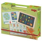 O Jogo Magnético Números convida as crianças a aprenderem os números, as quantidades e a resolver seus primeiros problemas aritméticos