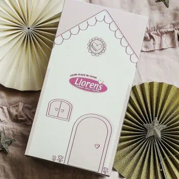 Boneca Chorona Roberta com Casaco Branco