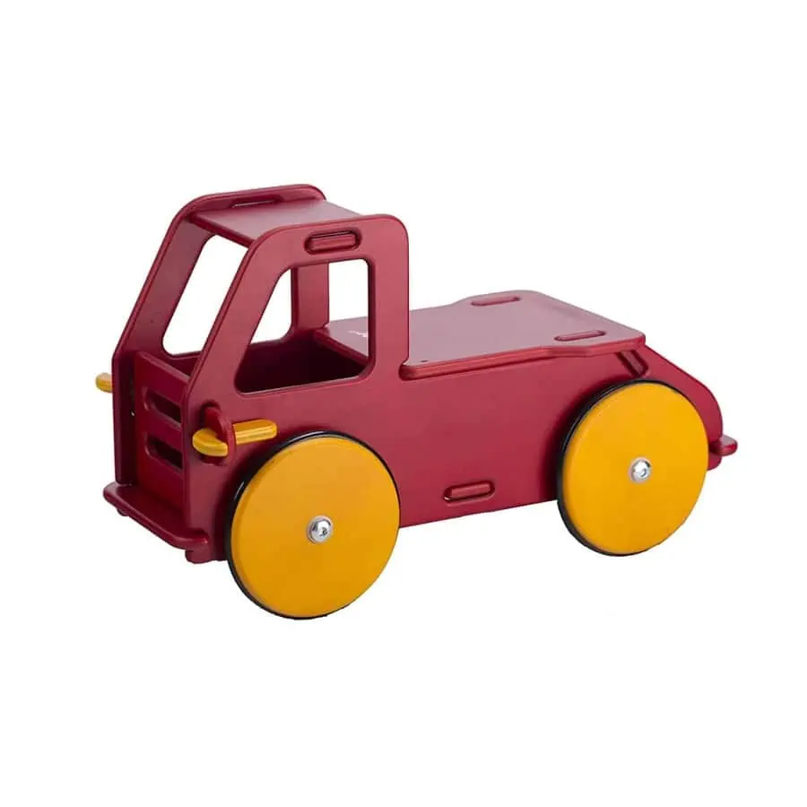 primeiro-camiao-de-pes-em-madeira-vermelho-moovertoys
