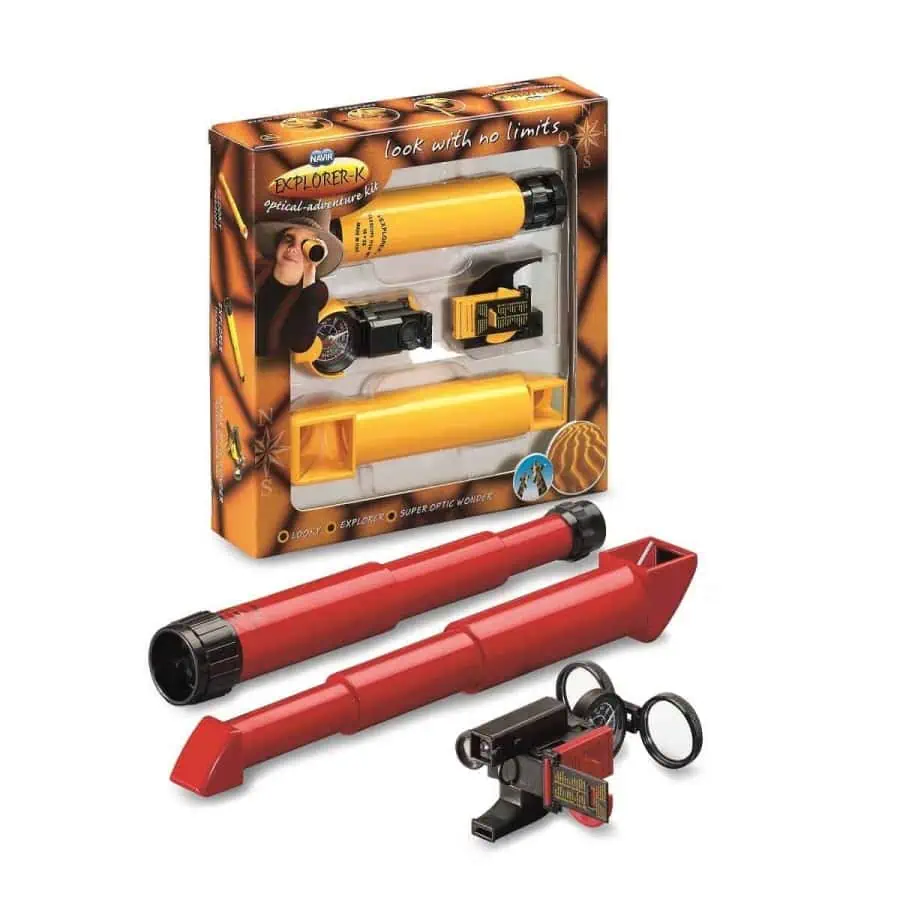 O Kit Explorer-K da Navir é um presente sem igual para crianças que gostam de explorar o mundo que as rodeia. Com 1 Periscópio, 1 Telescópio e 1 Super Optic Wonder que vão proporcionar aventuras e descobertas sem fim aos pequenos curiosos.