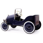 Este carro vai tornar-se o melhor companhairo das crianças! O carro a pedais clássico da Baghera é um carro de "colecção" inspirado nos anos 30, para crianças a partir dos 3 anos! Um brinquedo forte e durável que desenvolve a motricidade das crianças.